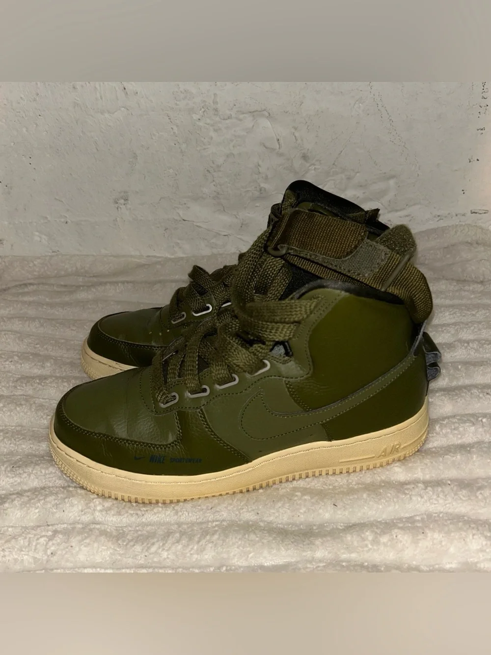 Nike Air Force 1 High Utility Olive Green Leather Sneakers military streetwear